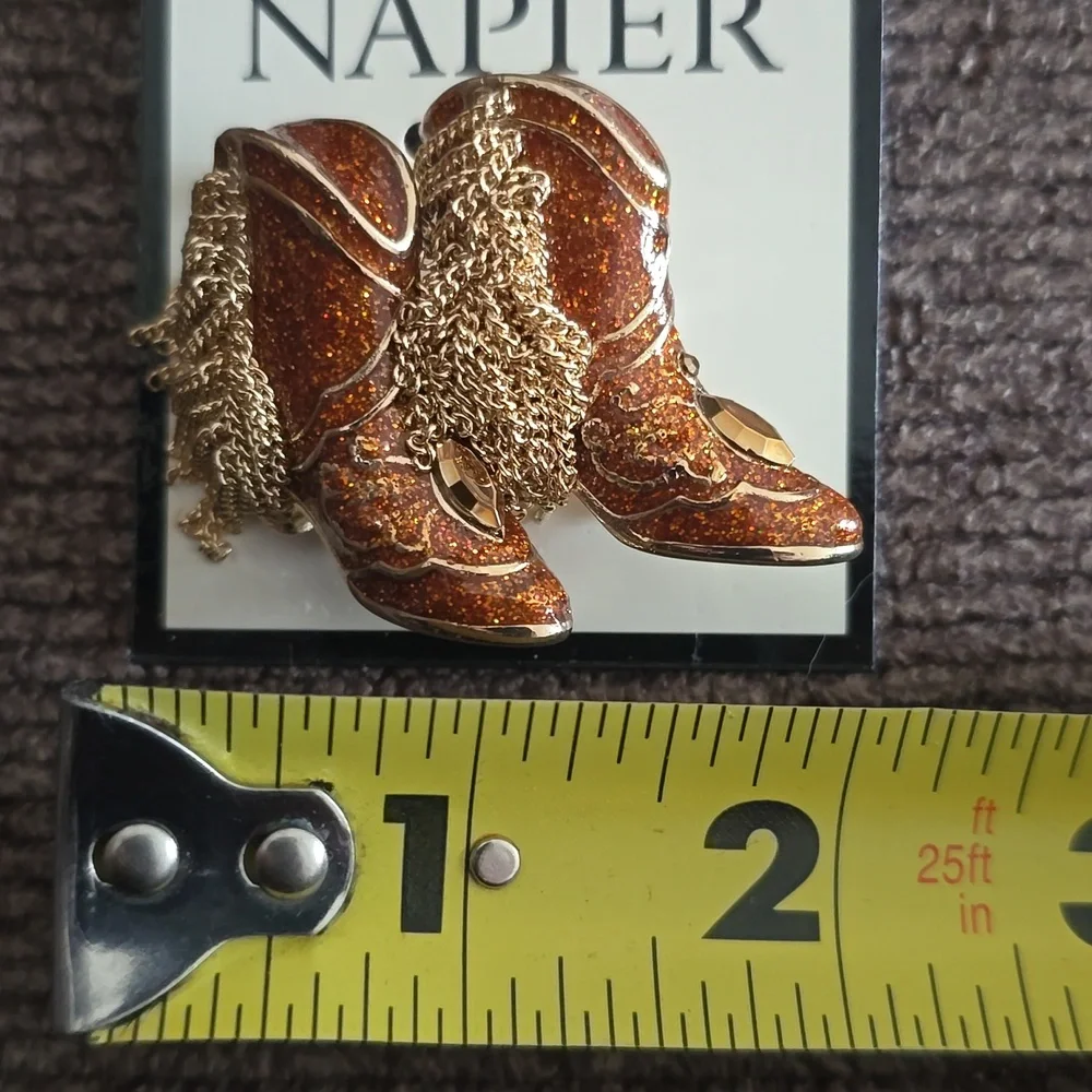 NAPIER WOMEN'S FASHION JEWELRY PIN BEAUTIFUL 